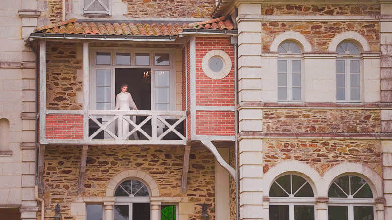 Charlotte se préparant
